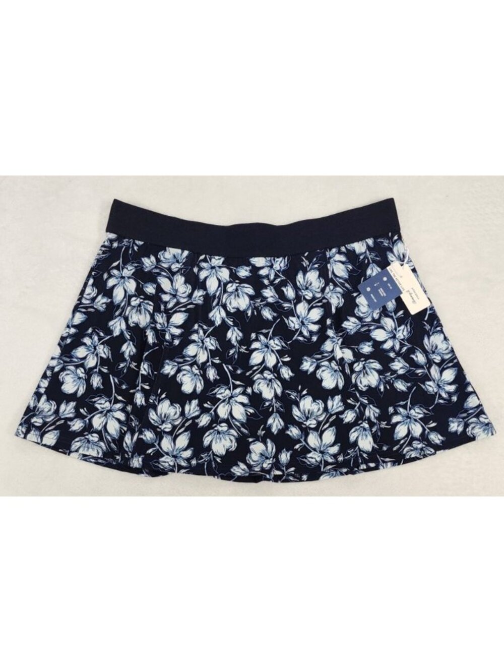 NWT Tommy Bahama Navy Floral Skort XL